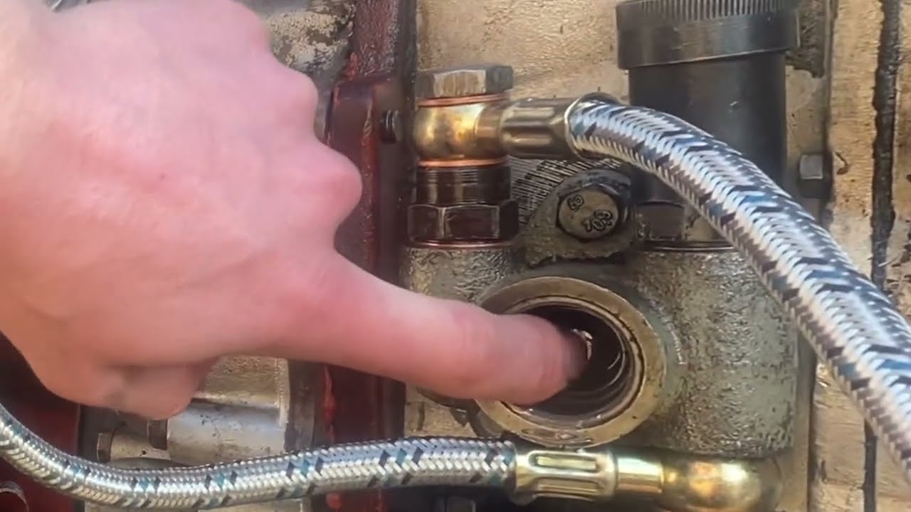 Не качает топливо на ТНВД трактор Т-25. Брак вала ТНВД или износ эксцентрика. Помпа не качаетТопливо