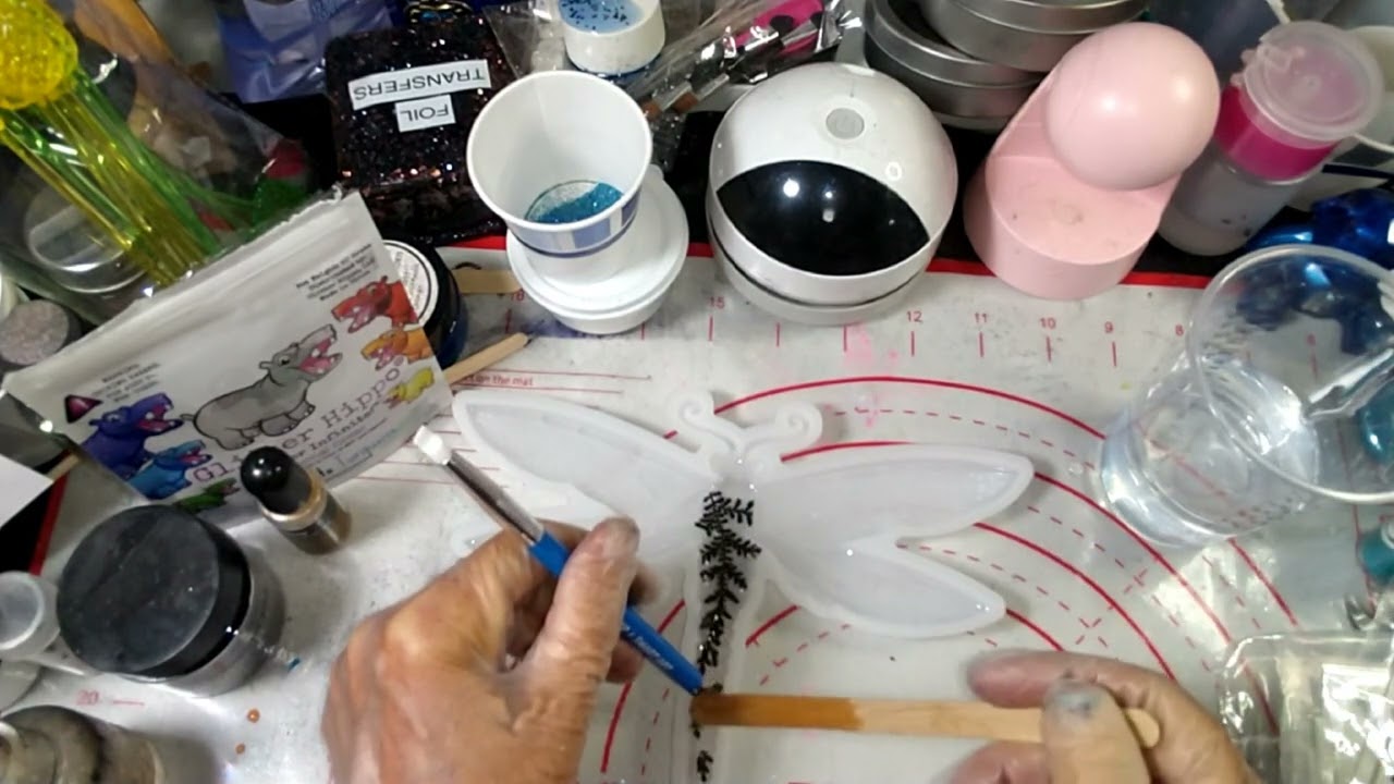 Amazing resin dragonfly. using leaves