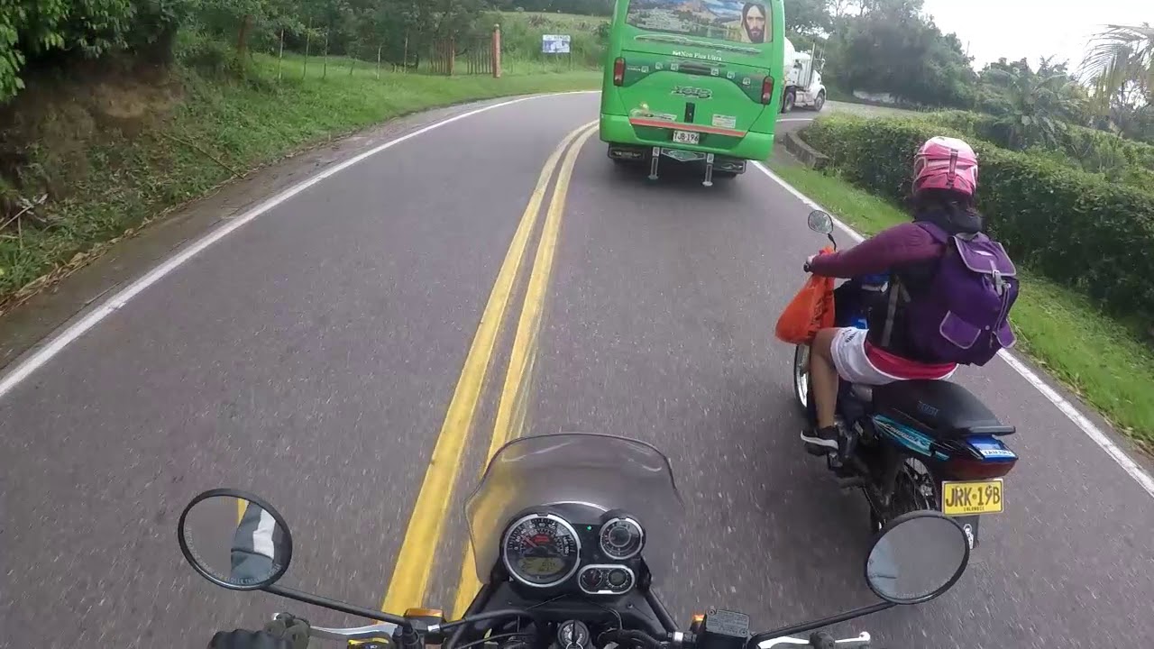 ROYAL ENFIELD HIMALAYAN EURO IV COLOMBIA: VIAJE CON PASAJERO Y MALETAS CARGADAS