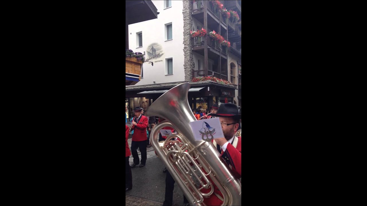 Swiss Folklore Day in Zermatt (1/8) - band