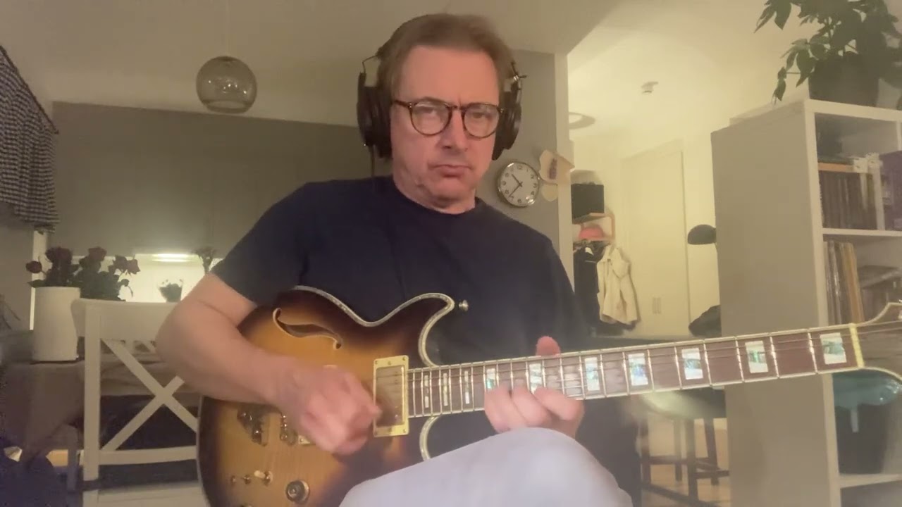 A-minor jam with my Ibanez AR-520, 