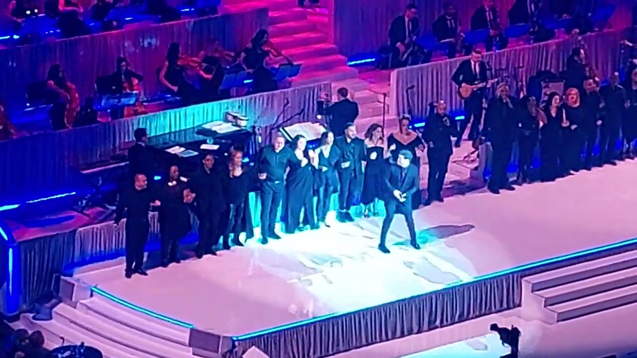 Michael Buble, Resorts World Las Vegas 5th of 6 shows 5/6/22 Smile, I'm Feeling Good opening numbers