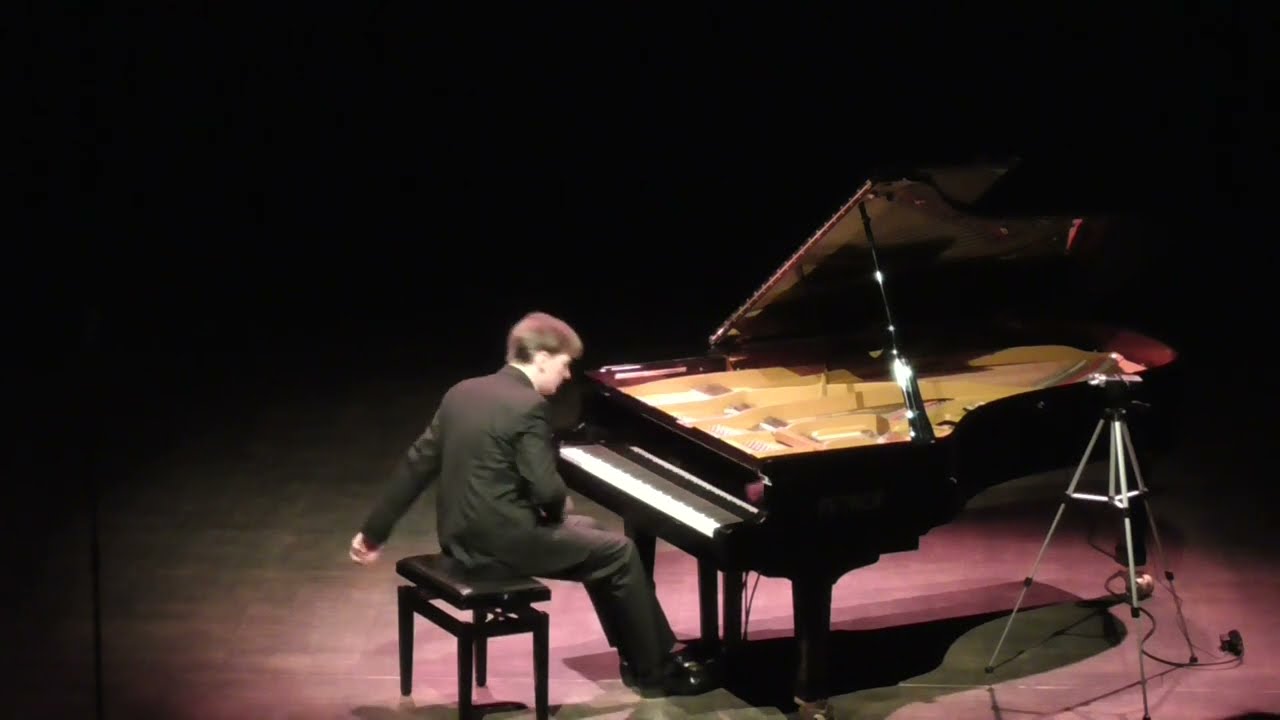 Beethoven - Piano Sonata no. 14 in C sharp minor op. 27 no. 2 - Greg Niemczuk live in Åndalsnes