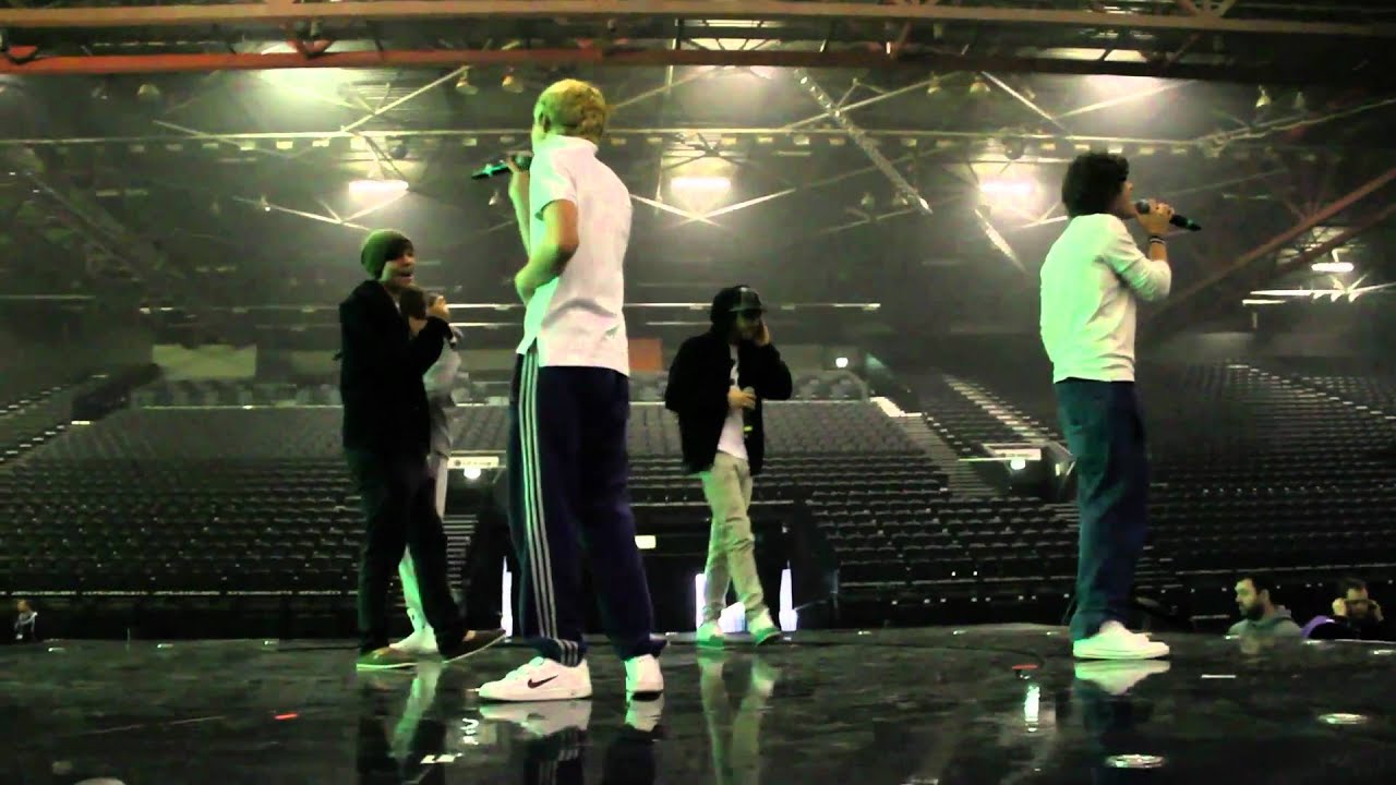 One Direction: Tour Video (Week 1)