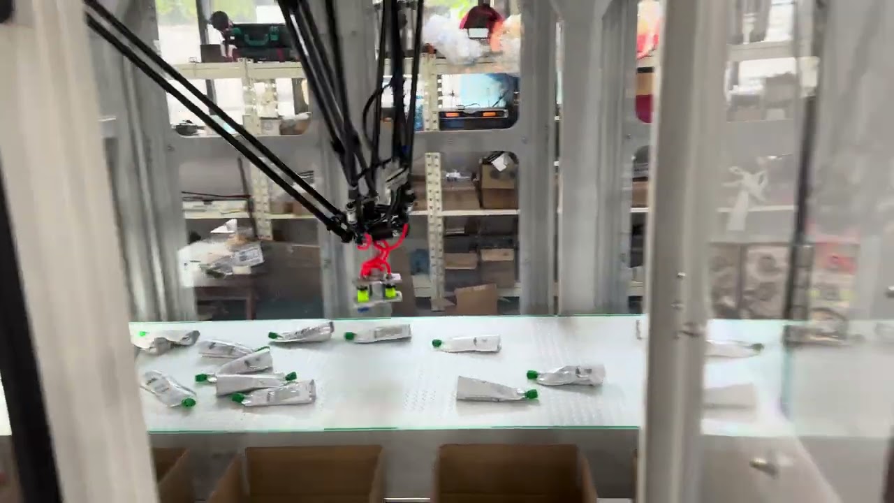 Case Packer for Juice in Doypack by Delta Robot(spider robot)