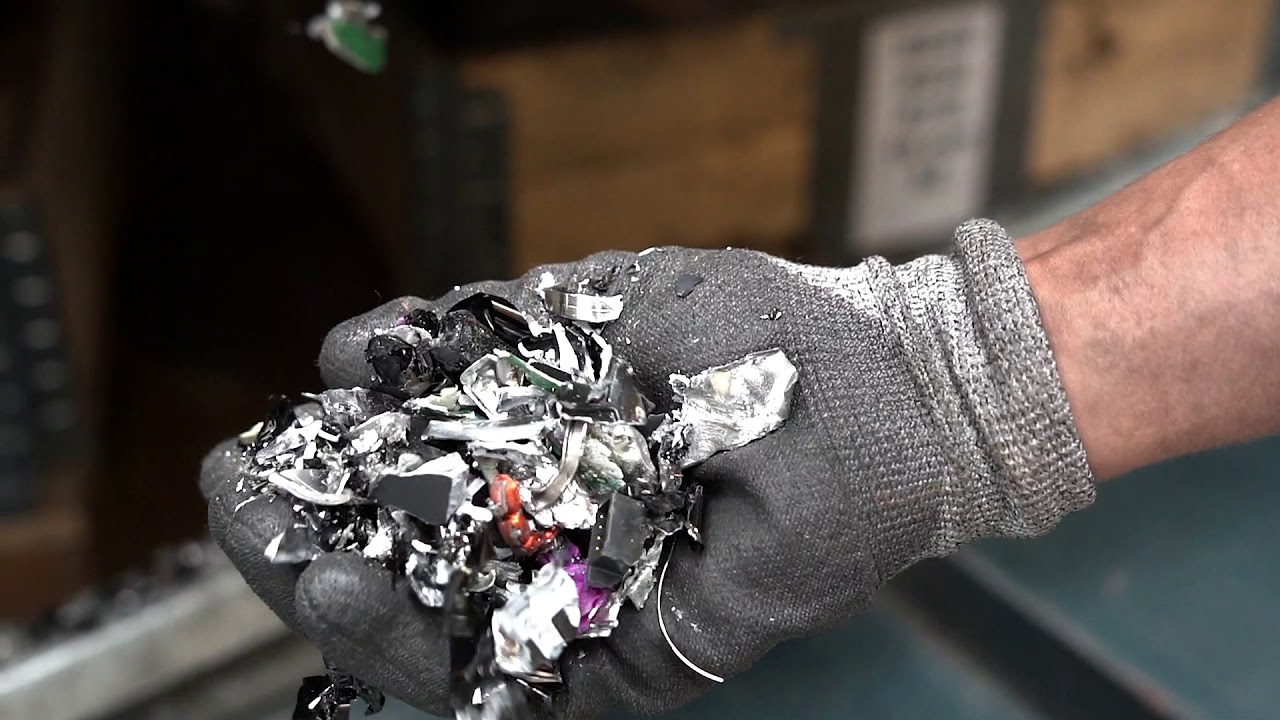 WEEE shredding | Shredding hard drives, CDs and more | UNTHA UK