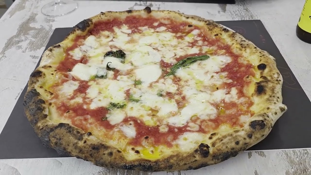 Searching for a good pizzza in Naples!