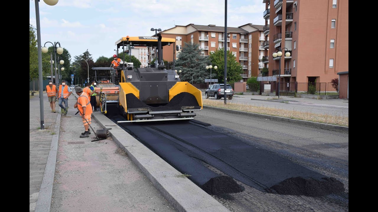 Lavori di asfaltatura in città