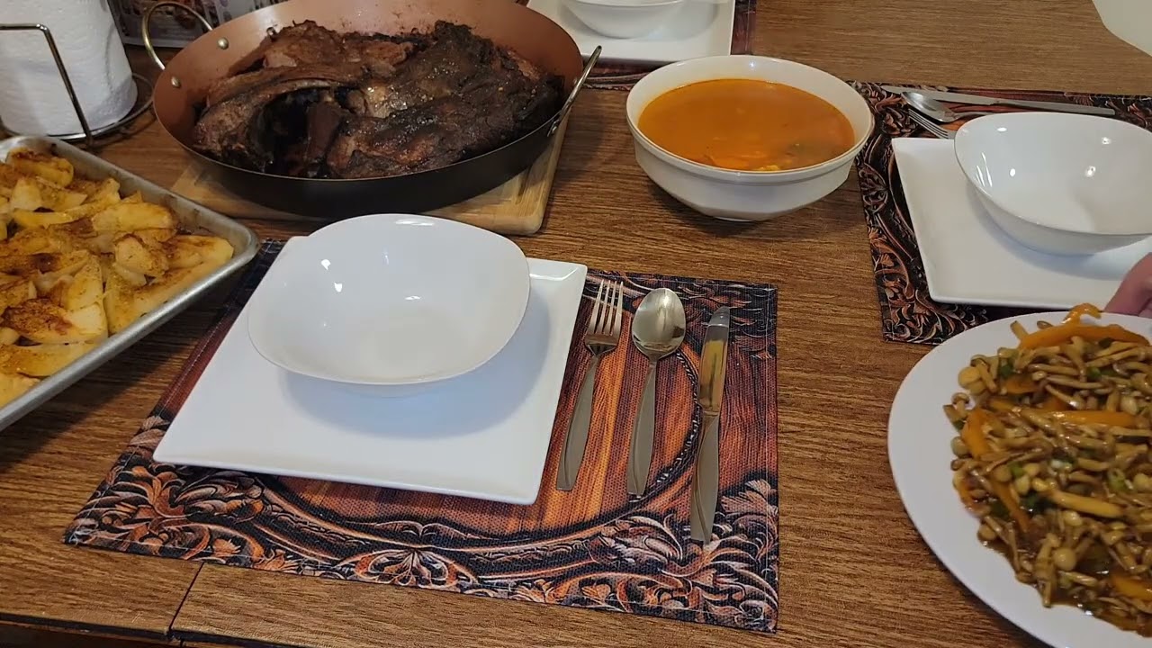 Prijedlog za ruĉak ili  iftar :Tahrana,peĉeni krompir,peĉena srnetina, ,gljive i kupus salata  ❤️
