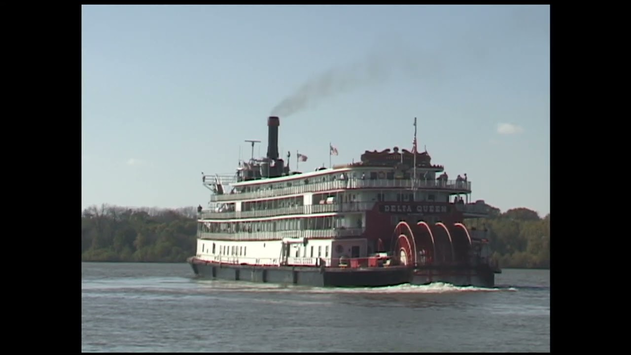 Shipspotting Delta Queen Paddlewheel Steamboat departing Henderson, KY on the Ohio River Nov. 2003