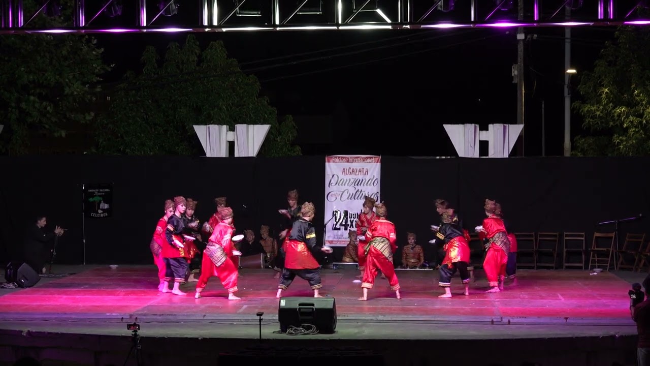 Indonesian folk dance: Tari Piring