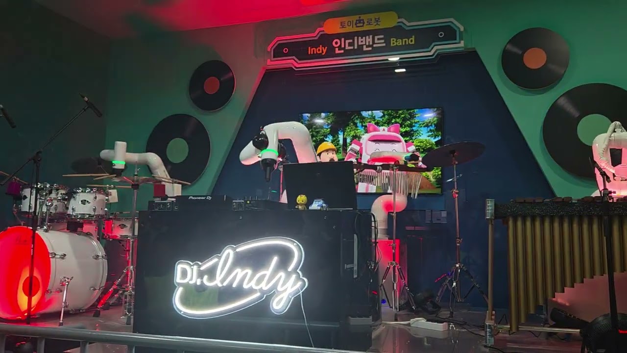 로봇박물관에서 로보카폴리 노래를 들었습니다.