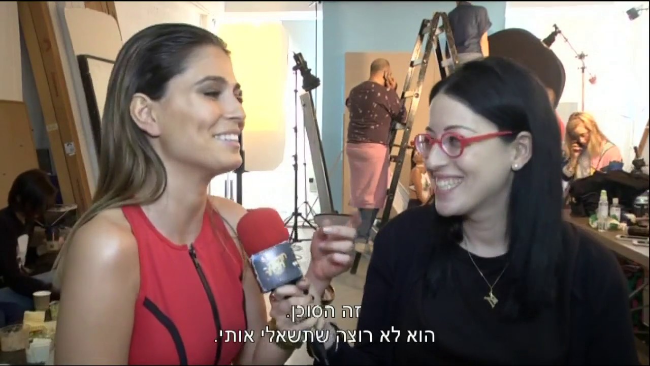 קורל סימנוביץ' מצטלמת - חדשות הבידור