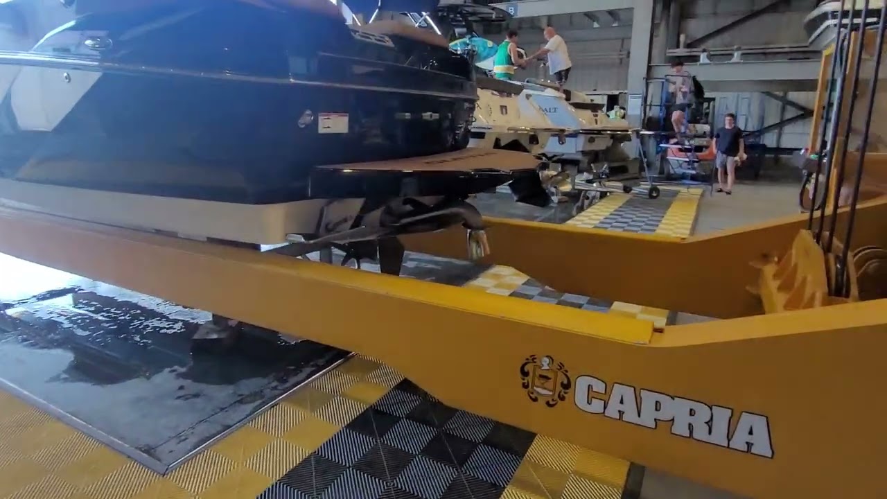 CAPRIA Stacker Crane, 38' BOAT capacity at Aqua Boat Club