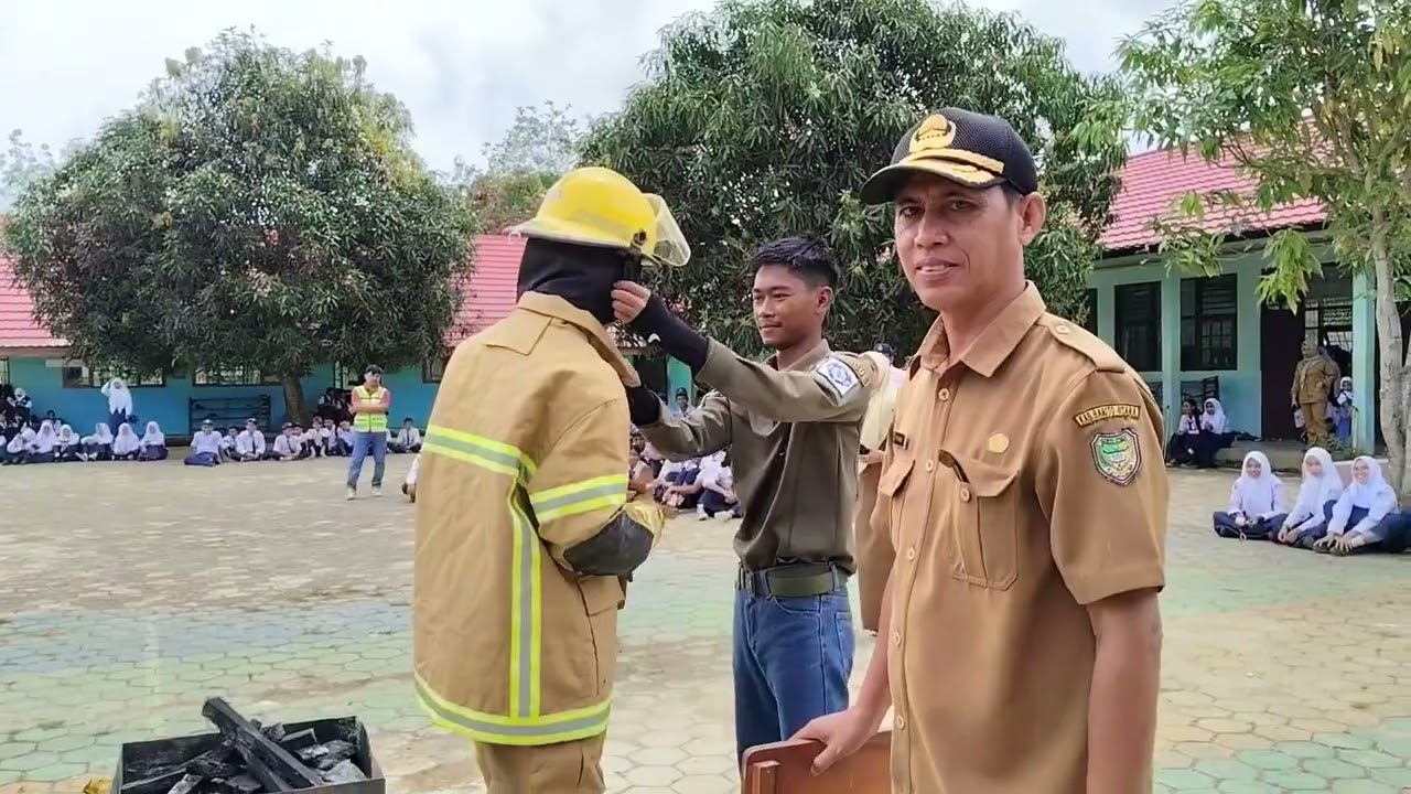 Kunjungan PT BEK ke SMPN 1 Teweh Timur