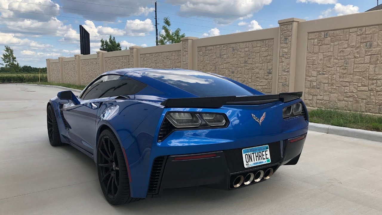 REVVING MY STRAIGHT PIPED C7 Z06!! (SOUNDS INSANE)