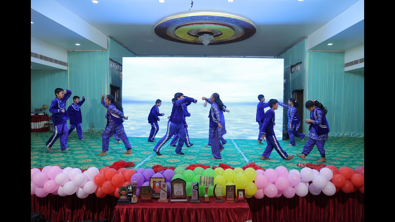 Velluvache godaramma ....old trend song performace by v class childrens
