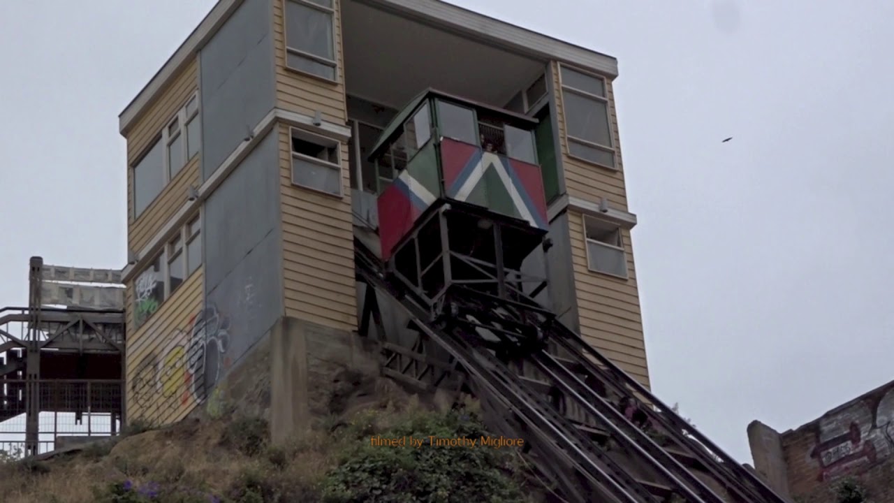 Ascensores-Valparaiso : Old Funiculars (Elevators?) in Valparaiso, Chile