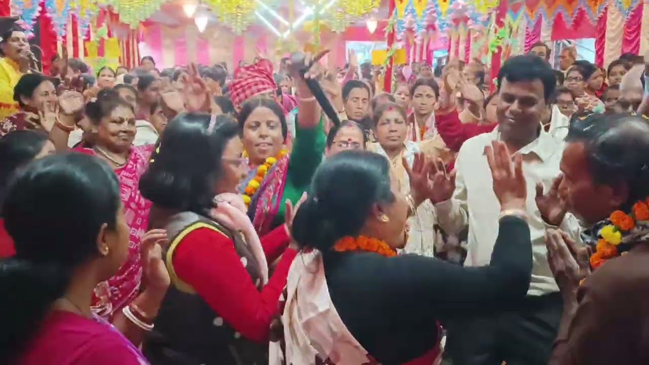 সংহতি সার্বজনীন রাধাগোবিন্দ মন্দিরে ষোল প্রহরব্যাপী মহানাম যজ্ঞের শেষে ভোগ আরতি। 