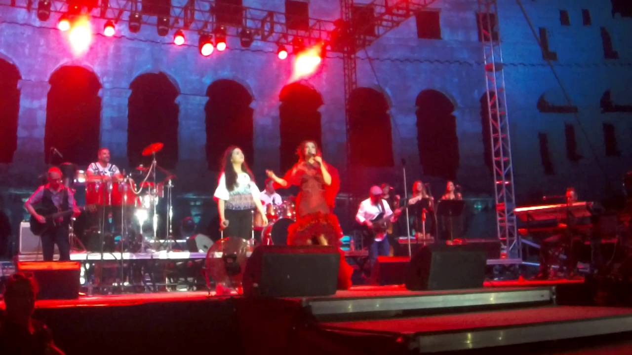Nina Badrić i Ana Bošković - Dani i godine (PULSKA ARENA  8.8.'16)