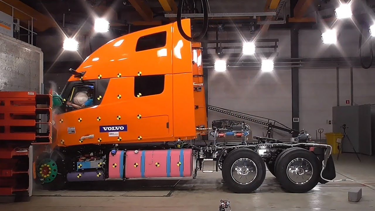 All New 2025 VOLVO VNL - CRASH TEST