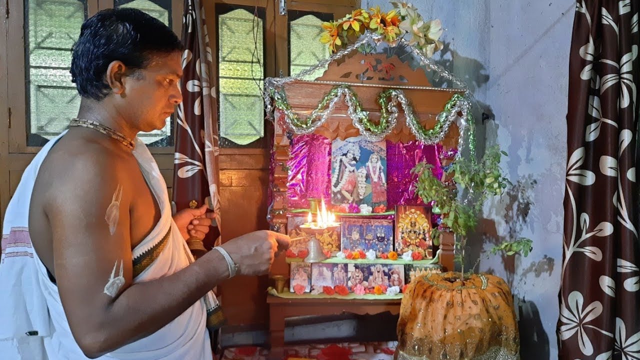 ভোরে ভগবানকে বাল্যভোগ এবং মঙ্গল আরতি কিভাবে করা হয়।। Showing Mars Aarti and Childhood.!!