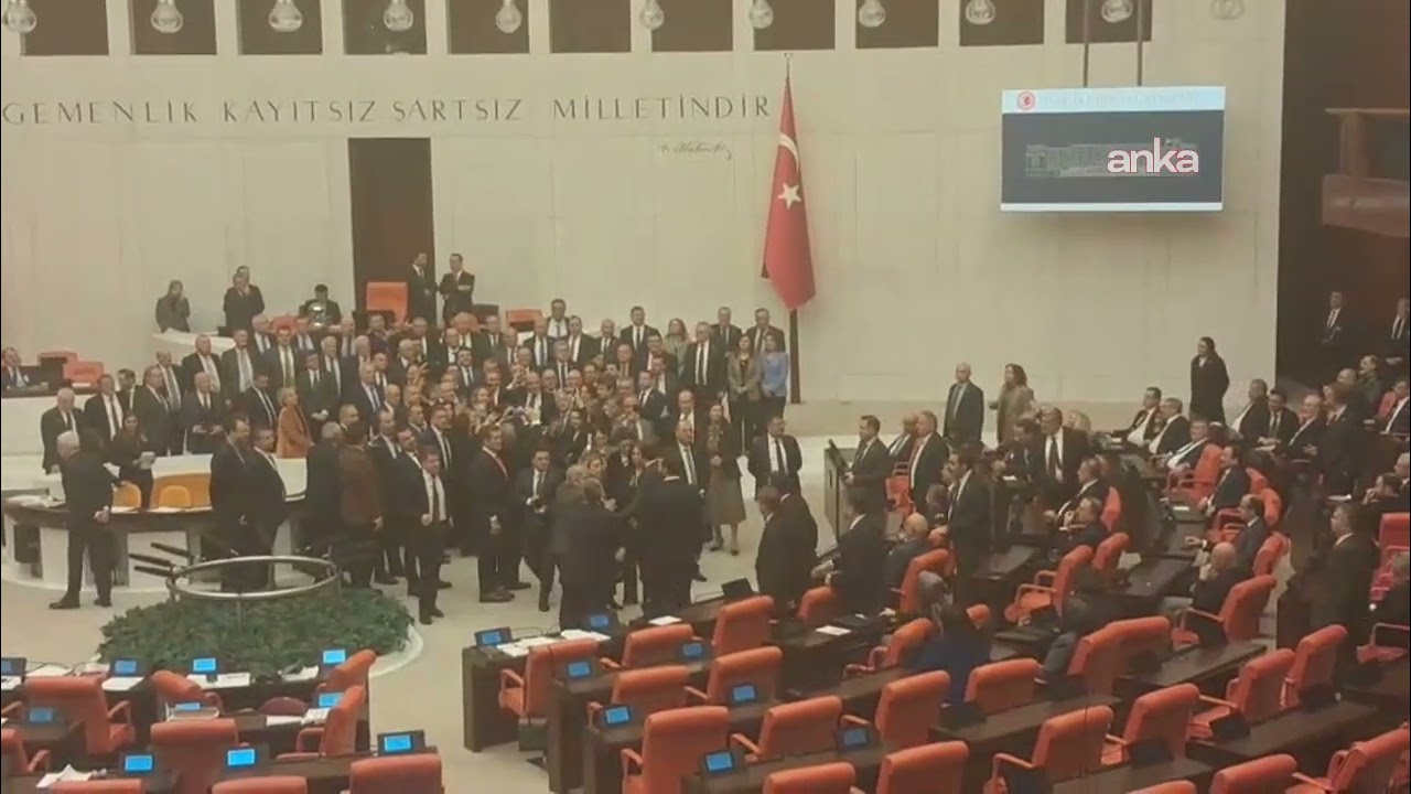 Meclis karıştı, vekiller kürsüye yürüdü! AKP'nin yoklama oyunu MHP'lileri bile kızdırdı