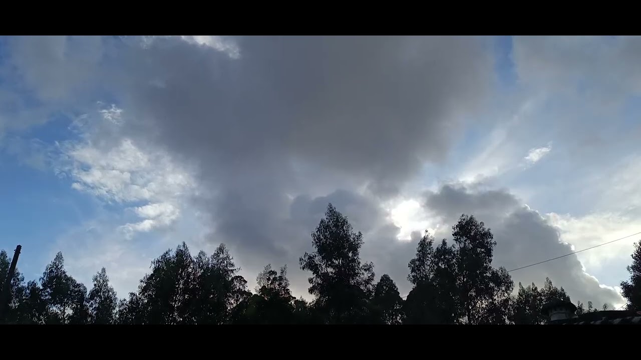 esperando novo temporal nuvens carregadas de água 