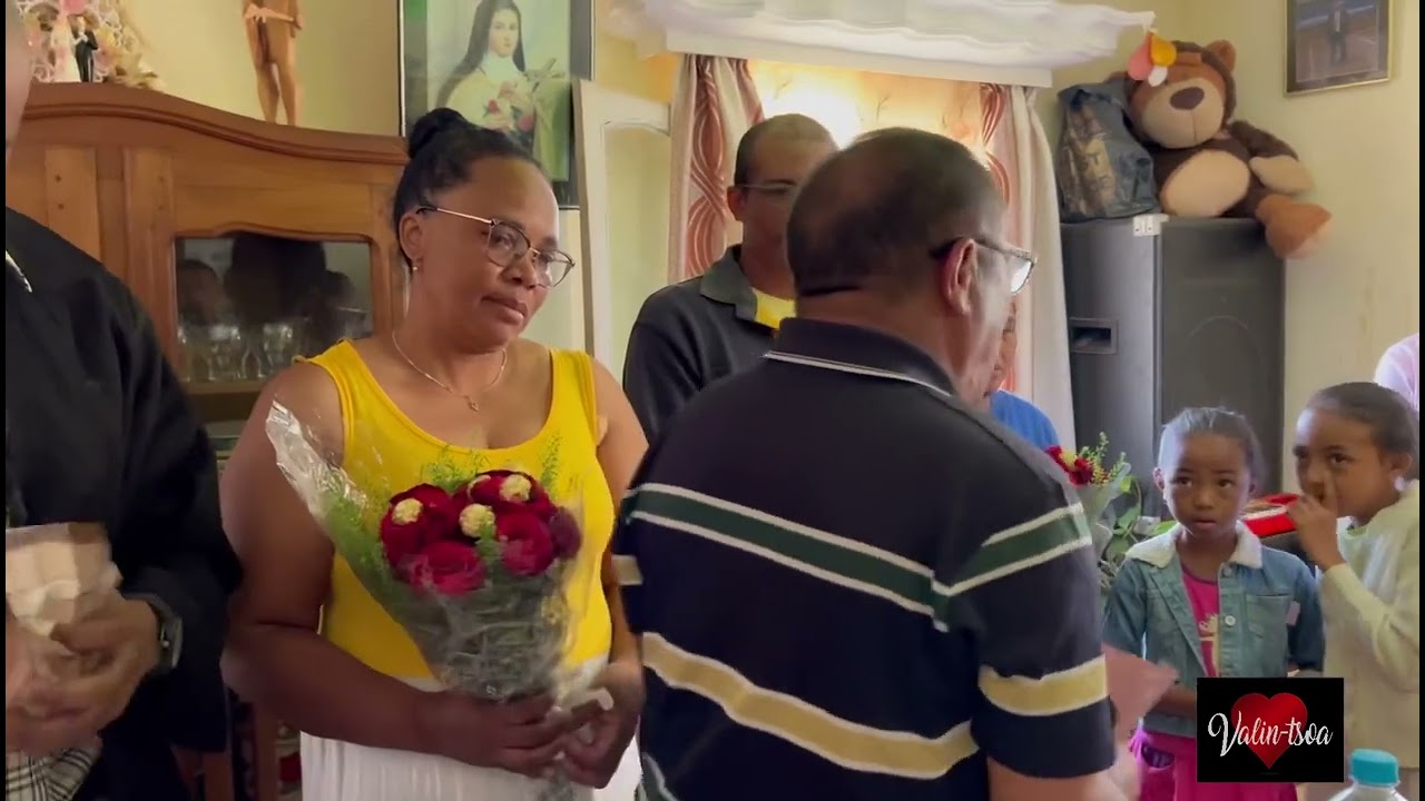 Valin-Tsoa - Nahoana moa izahay no tsy ankasitraka ry dada sy neny ?