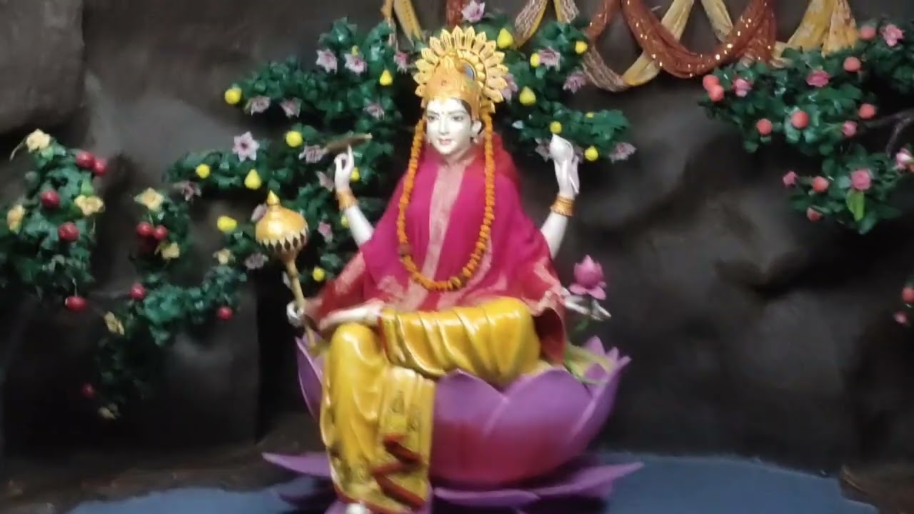 गुफा में हो रहे माताओं के दर्शन बडी अद्भुत गुफा