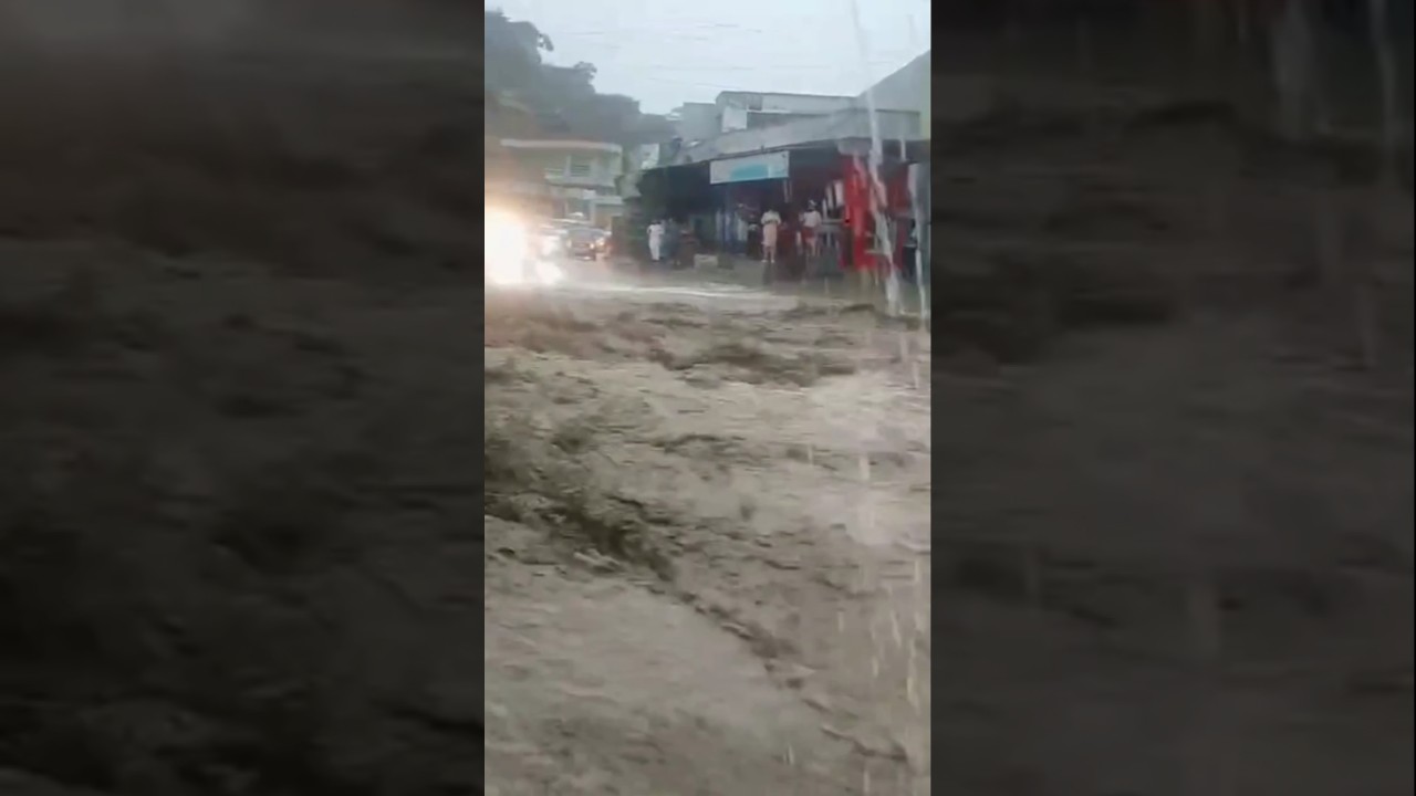 Flood seasons started swat pakistan,stay away and safe