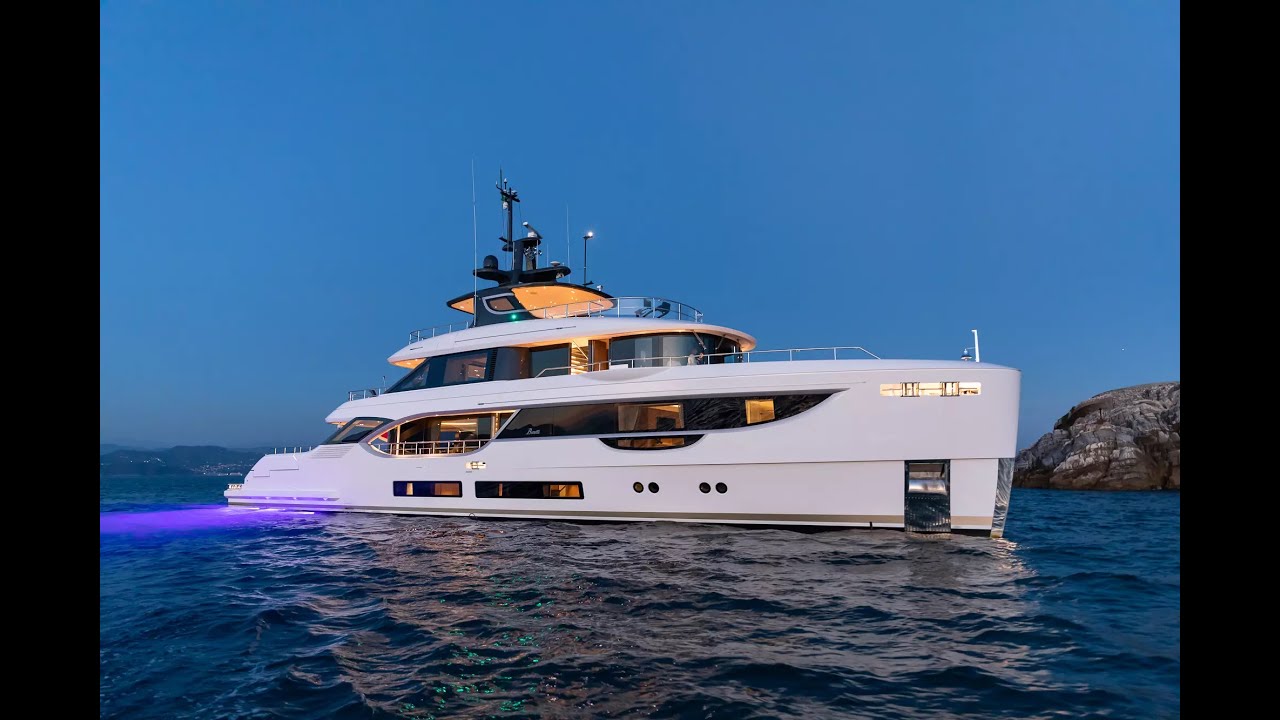 FOR SALE: 2022 Oasis Series 34m by Benetti