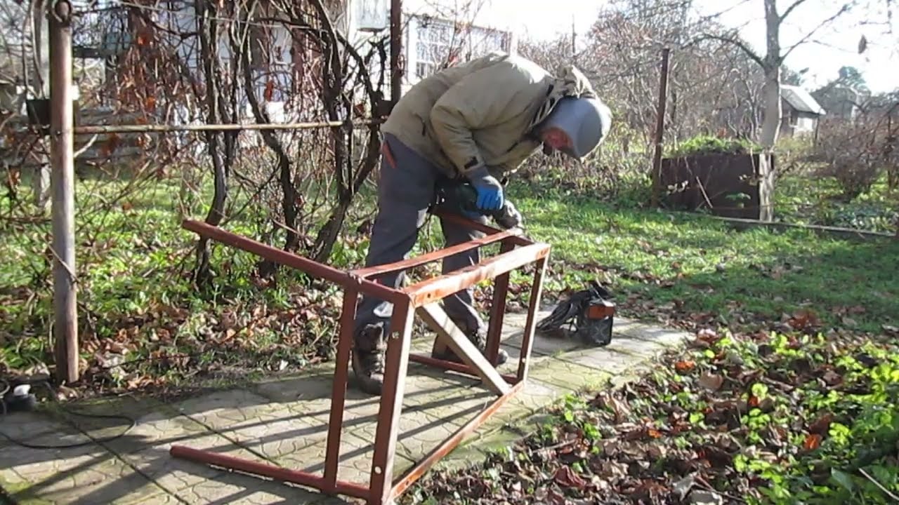 Реставрація старого стола з дерев'яною стільницею