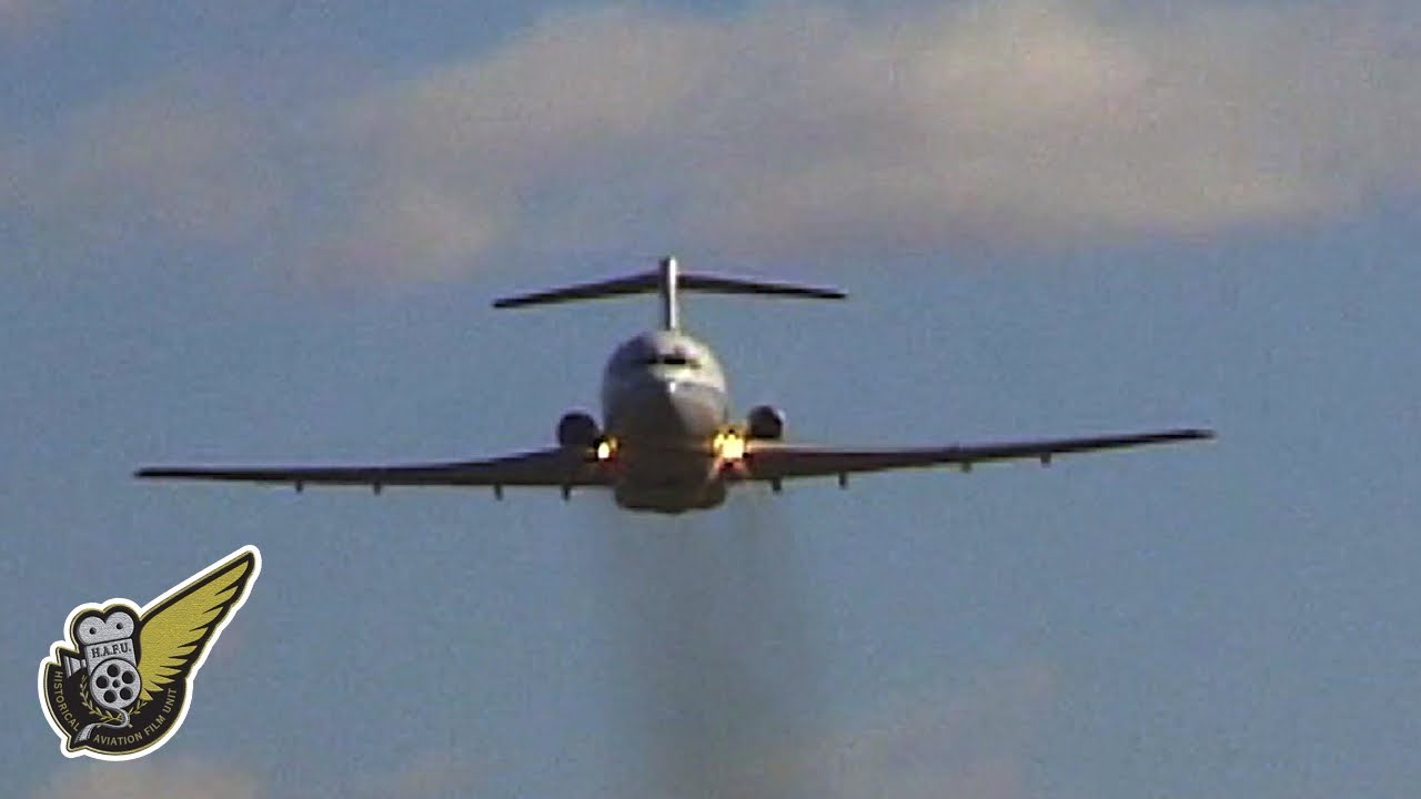 Royal New Zealand Air Force Boeing 727 Screams By