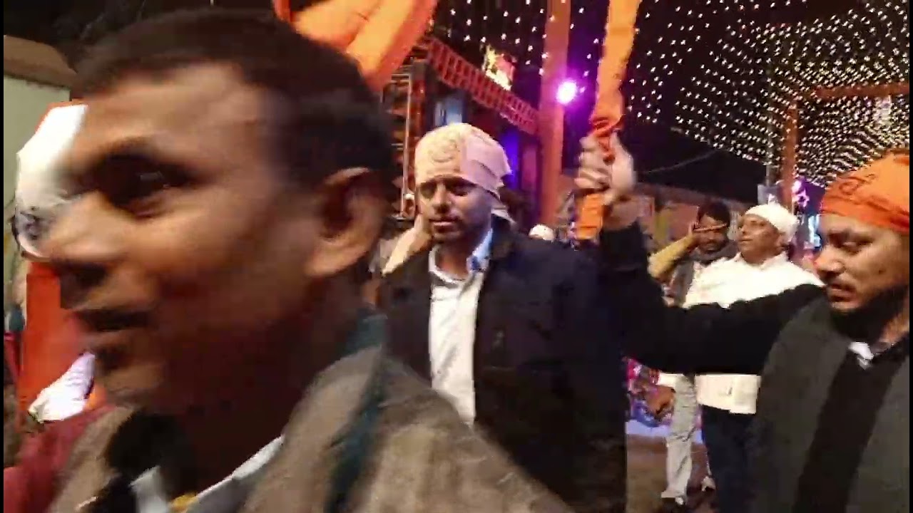 गुरु रविदास जी की जयंती की शोभा यात्रा मैदागिन चौक से होते हुए गुरु रविदास जन्म भूमि जाकर समापन हुआ