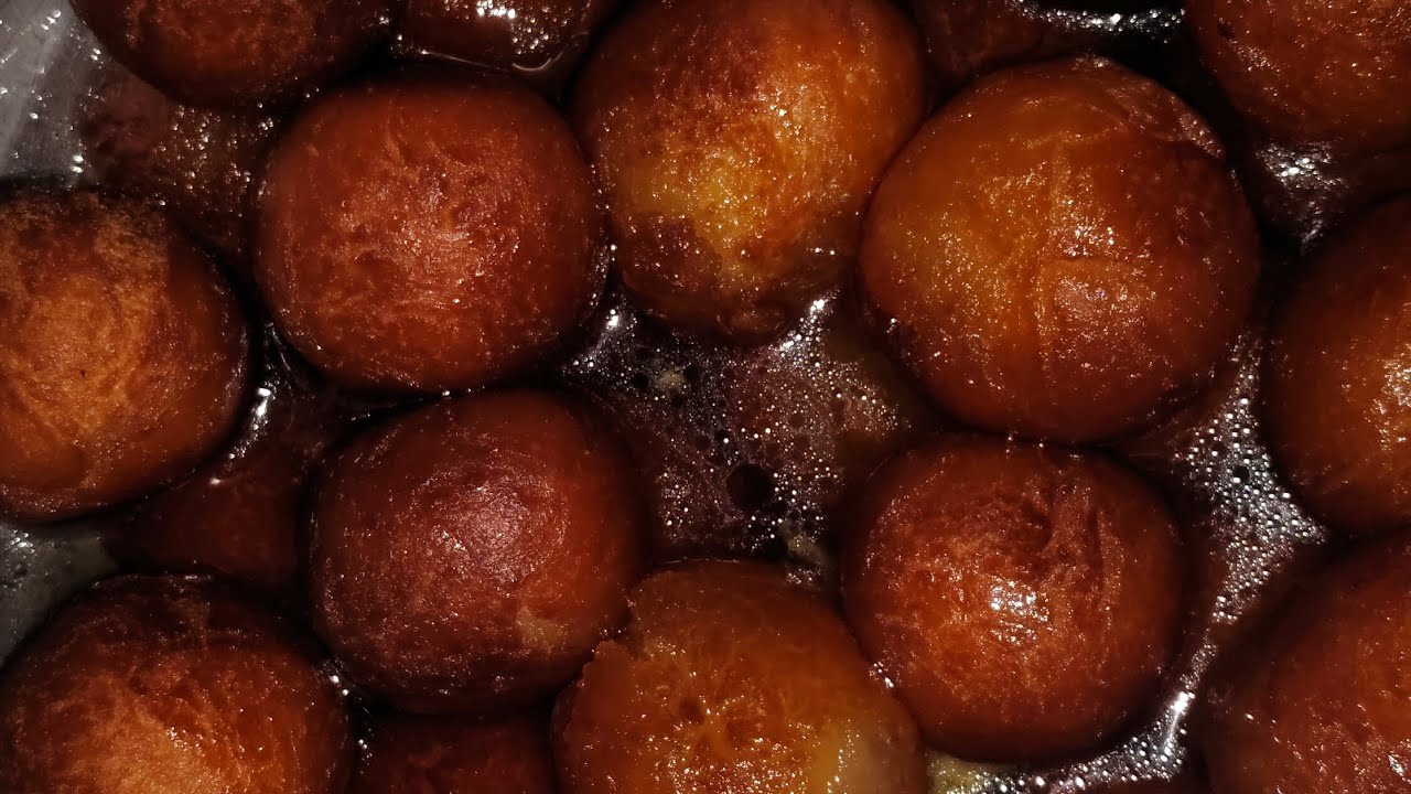 Aaj 19th IFTARI main yummy gulab jamun banaya hai dekho 