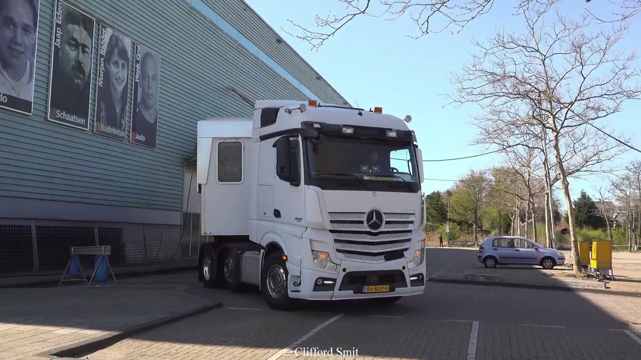 Kermis Haarlem 2025 Transport woonwagens Grote Markt