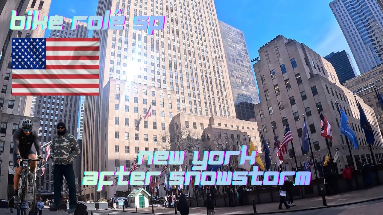 NEW YORK AFTER THE SNOWSTORM - ROCKFELLER CENTER STATION