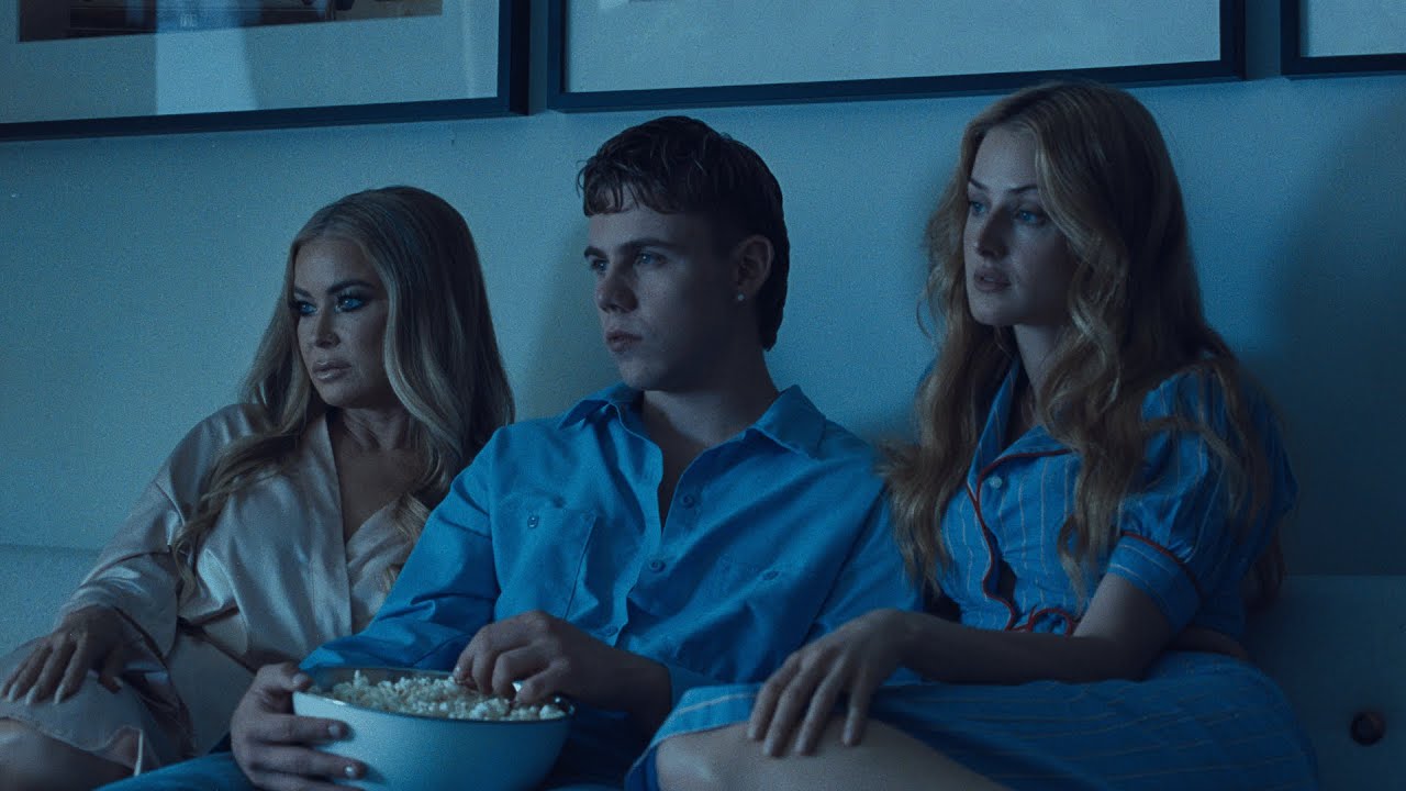 The Kid LAROI - SHE DON'T NEED TO KNOW (Official Video)