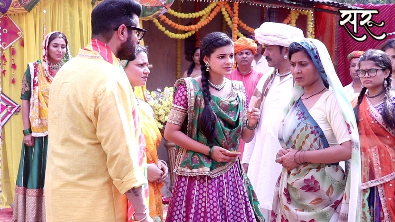 Saru Serial Today Episode  - Chandru And Saru Stand In Gauri Support  During Haldi Function