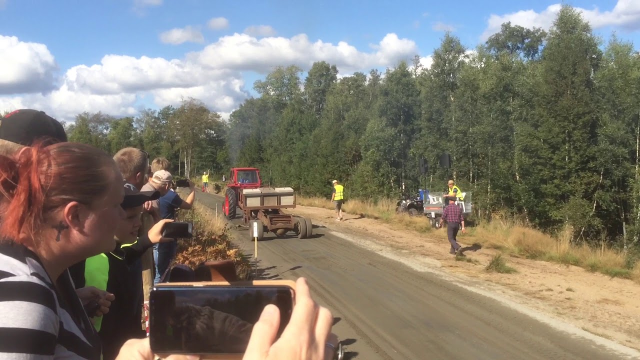 Davids Volvo BM 430 drar tungt
