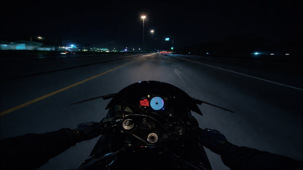(POV) It’s 1AM on the R6. |Void in blue 🌃 