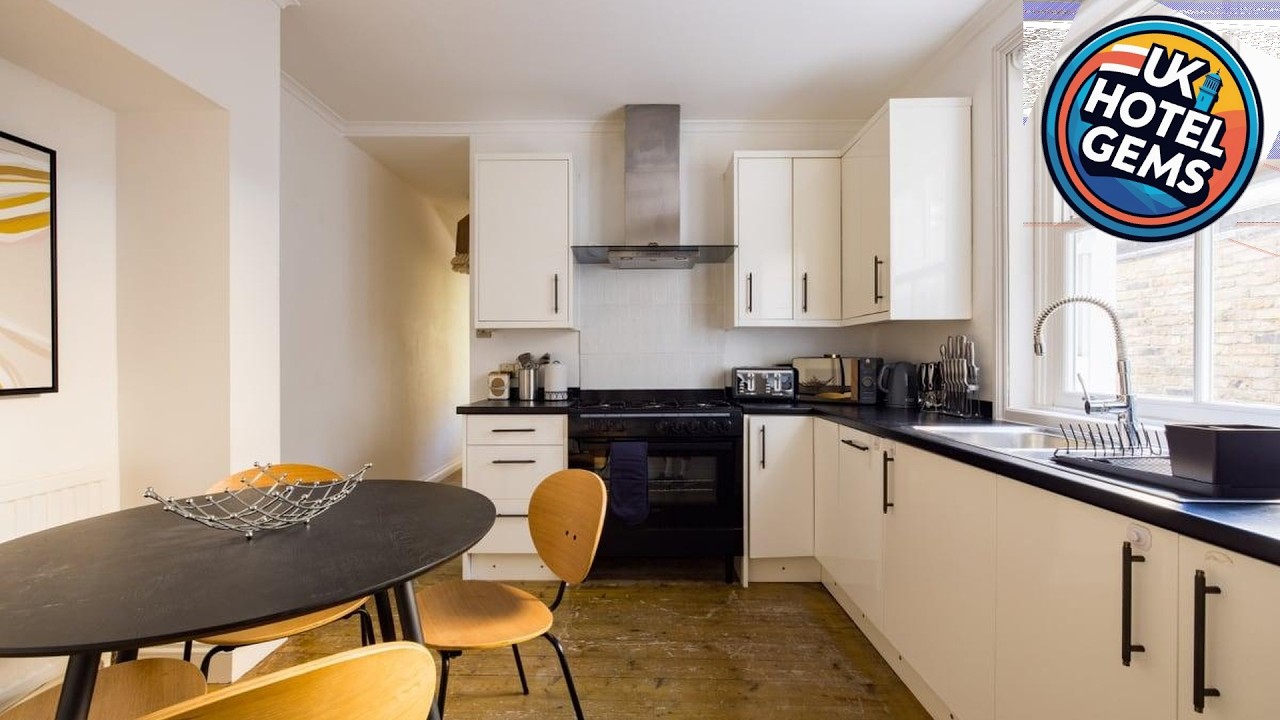The Fulham Bolthole - Beckoning 2BDR Flat + Garden | London, United Kingdom | Hotel Review ⭐