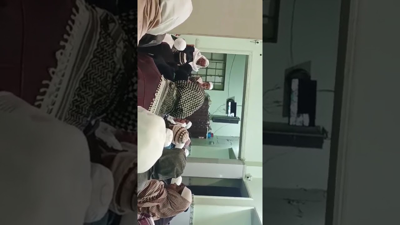 مدرسہ فیض العلوم کے ہونہار طالب علم مزمل حسین جلسے کے پروگرام میں نعت رسول سے دل کو منور کرتے ہوئے 