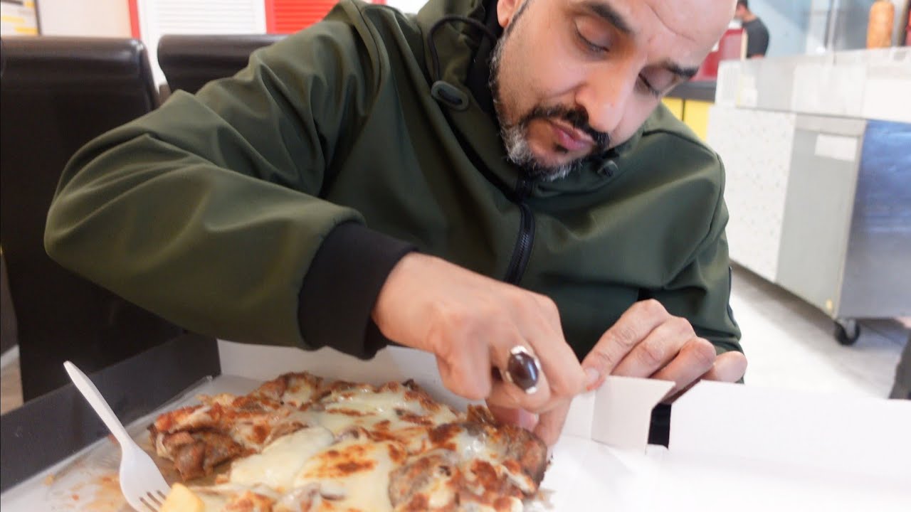THE WORST PARMO WE HAVE EVER REVIEWED | THE FOOD TROLL | STREET FOOD REVIEWS