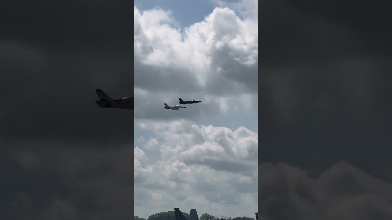 L39s departing Airventure 2025 in Oshkosh 