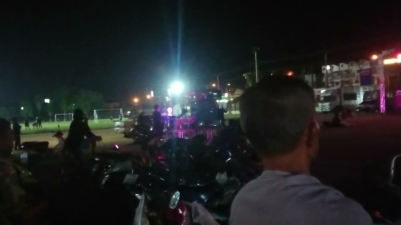 หนังกลางแปลง​ จอใหญ่​ เครื่องIMax​ฉายใหญ่มาก