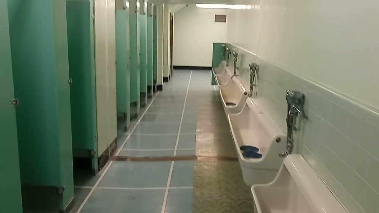 because horseplayers want to know: Bathrooms @ Santa Anita Park.
