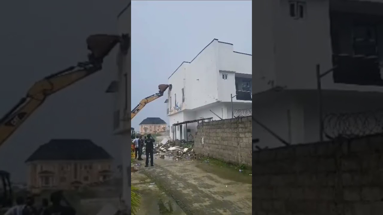 Tears in lekki as Lagos state government demolishes houses in estate without telling the residents