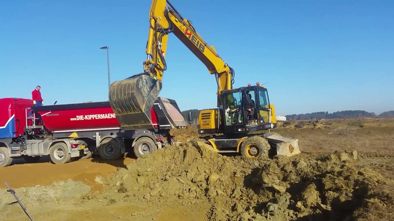 Hydrema MX 18 loading Scania